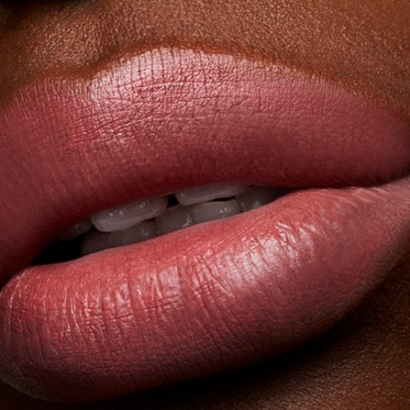 MAC COSMETICS LOVE ME LIPSTICK “UNDER THE COVERS” - Picture 5 of 12